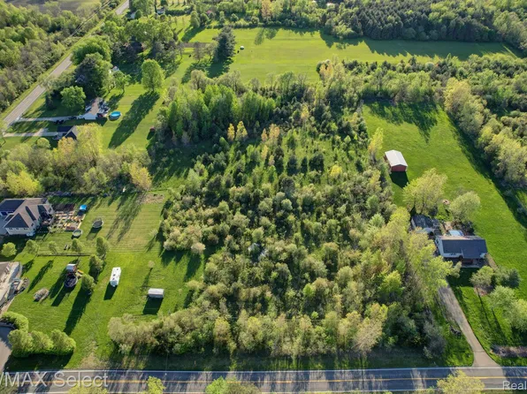 Howe Rd, Grand Blanc, MI 48439