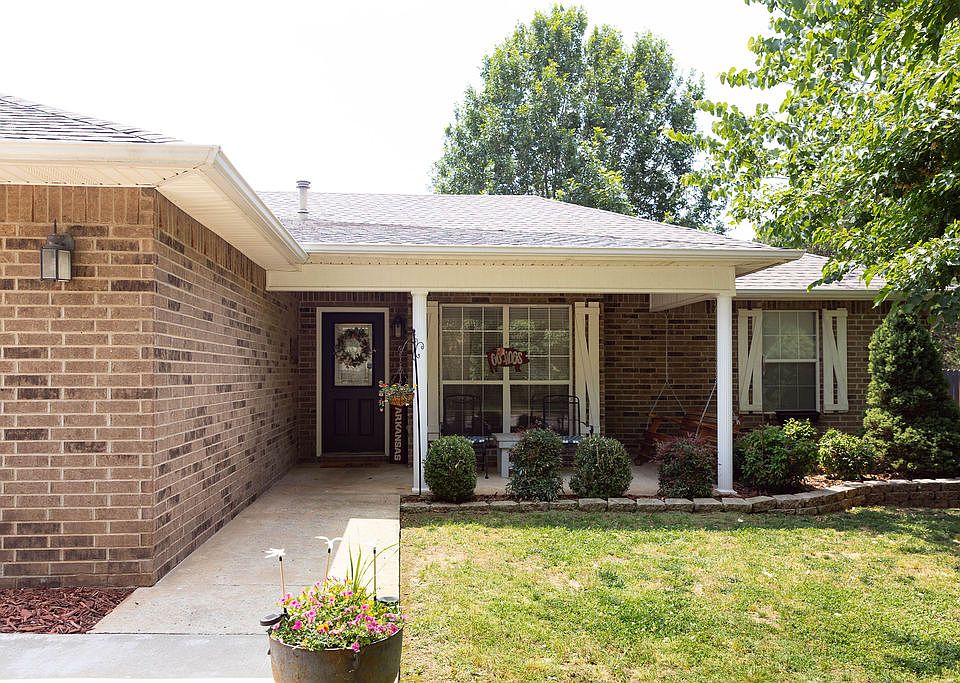 1st image of 803 Cedar Ln