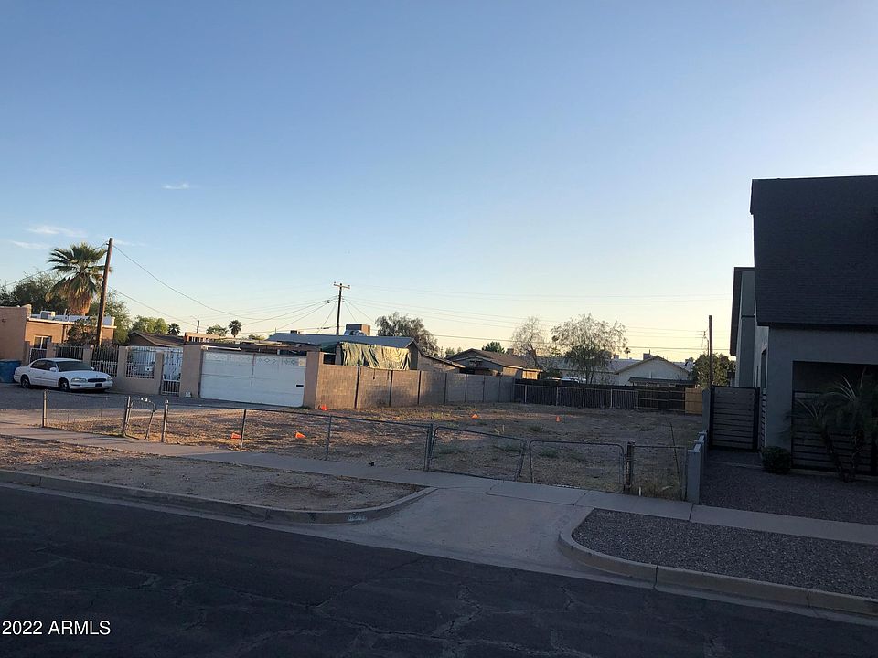2nd image of 824 N 11TH Avenue #14