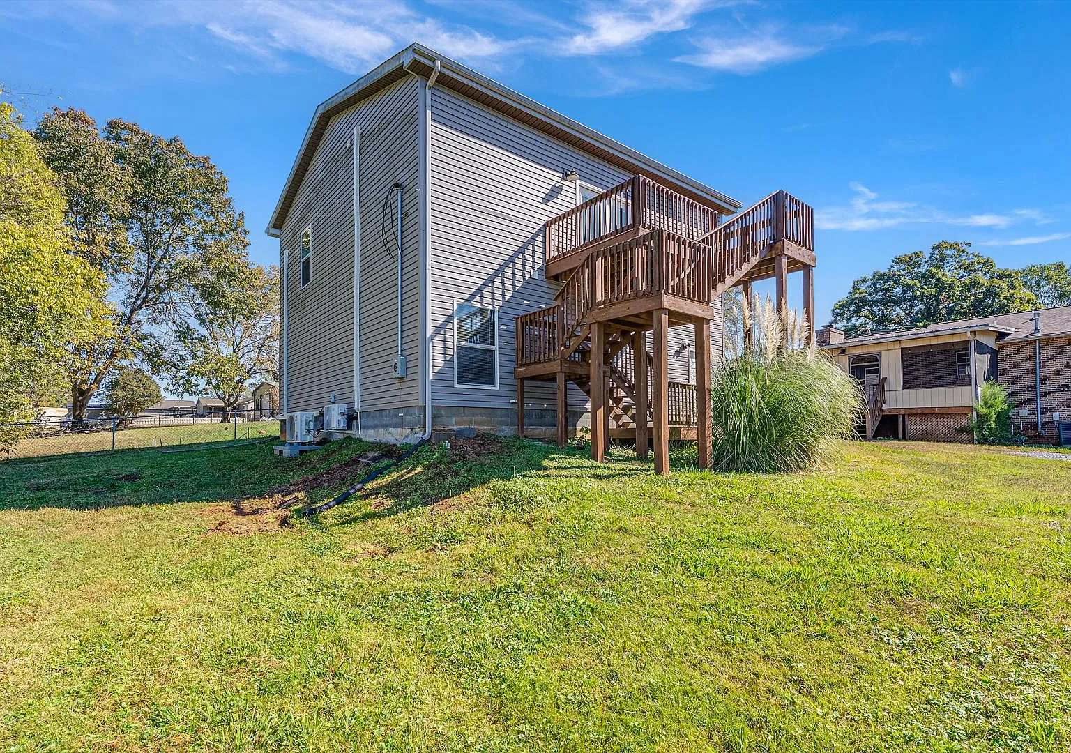 638 Devon St — Photo 1