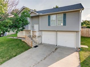 404 N Queen Ridge Ave, Independence, MO 64056