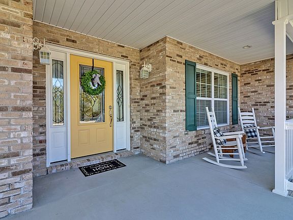 5th image of 35 Satsuma Dr
