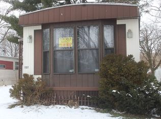 137 Maplebrook St SE, Grand Rapids, MI 49548