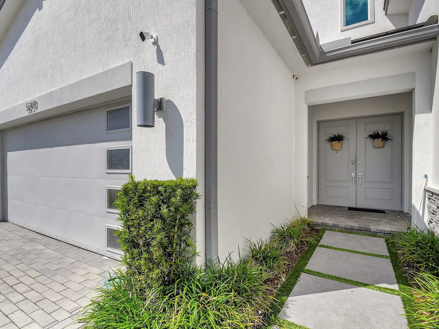 4 bed, 3.5 bath, 3849 sqft, $4,900 — Photo 2