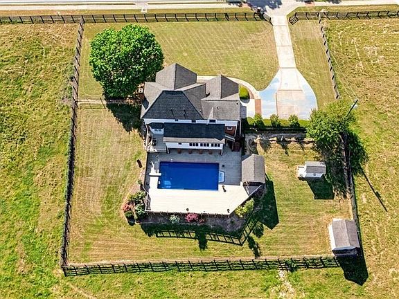 4th image of 3715 Ridge Rd