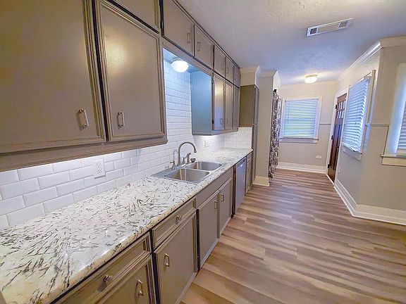 3rd image of 508 W Lang St