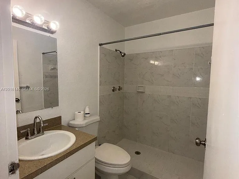 1004 San Remo Cir — Photo 17