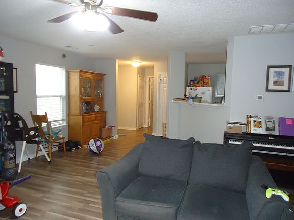 5th image of 4517 Connaught Dr E