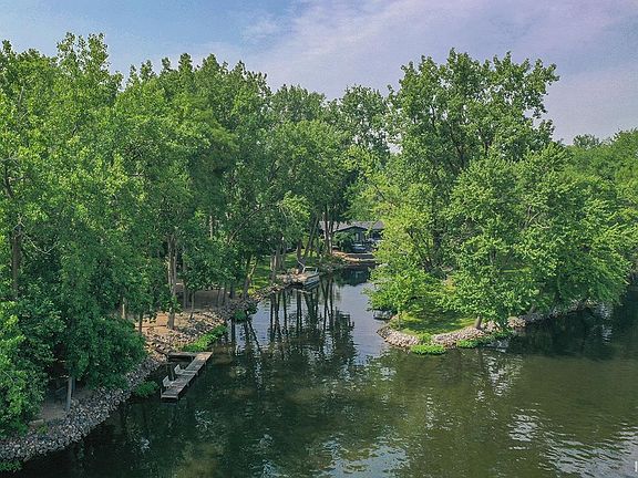 5th image of 54166 Eastview Dr