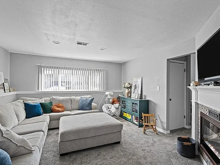 4 bed, 1632 sqft, $2,125 — Photo 3