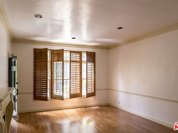 5th image of 1325 1/2 N Hayworth Ave