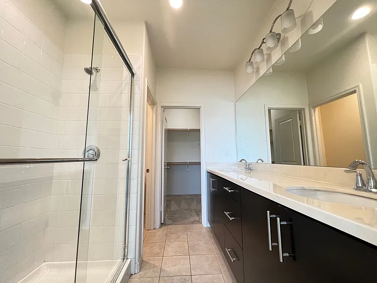 938 E Weaver Ln — Photo 11