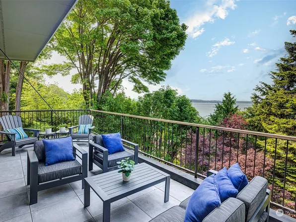 5235 SW Jacobsen Road, Seattle, WA 98116