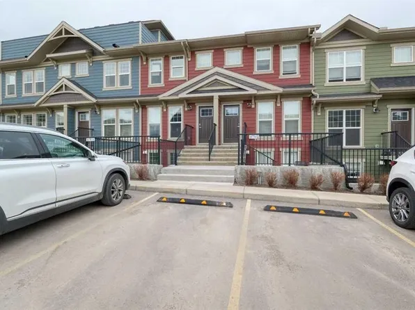 417 NW Cranbrook Sq SE, Calgary, AB T3M 3E3