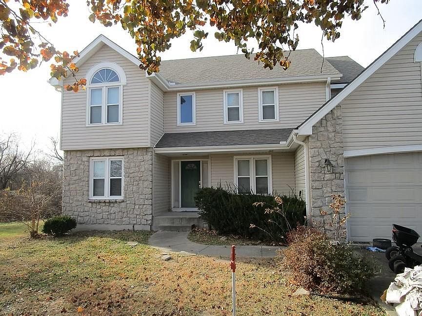 2nd image of 124 Hayes Rd