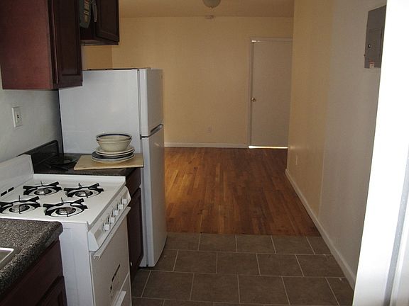 3rd image of 137 E 110th St APT 5RW