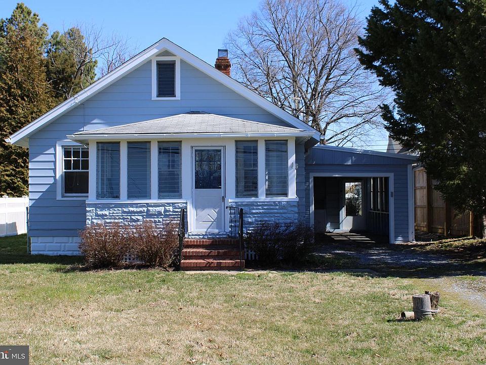 1st image of 17 E Lake Dr