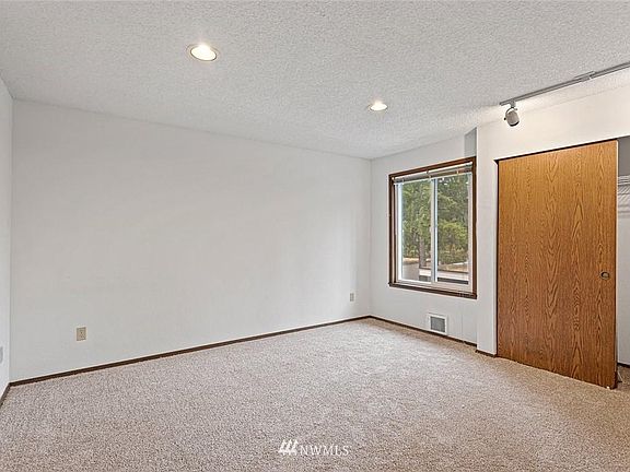 4th image of 14616 NE 44th St APT M9