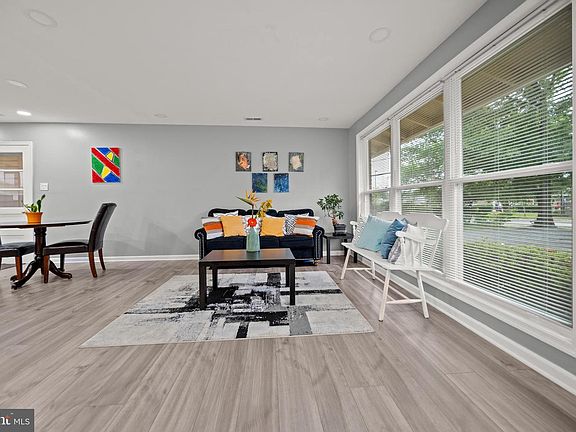 3rd image of 6019 Rose Hill Dr
