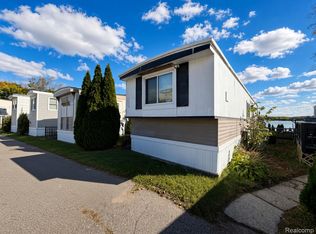 11071 Silver View Ct, South Lyon, MI 48178