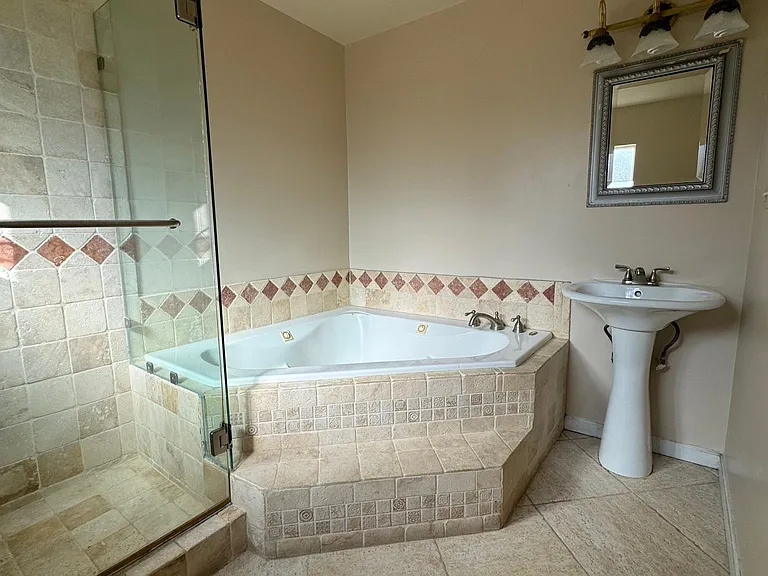 648 Molinar Ave #3 — Photo 11