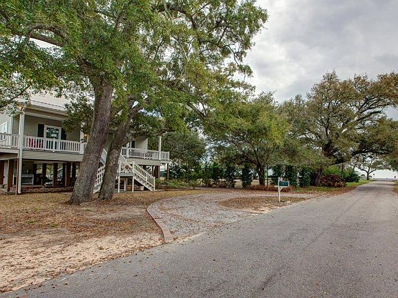3rd image of 4 Sherman Ave