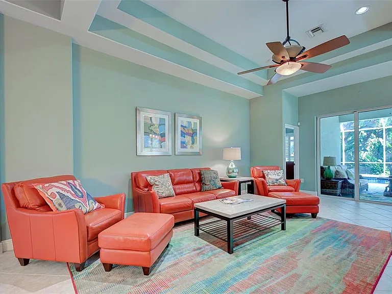 354 Melrose Ct — Photo 6