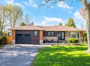 4 Avon Ct, Whitby, ON L1N 3H3