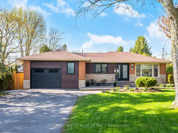 4 Avon Ct, Whitby, ON L1N 3H3