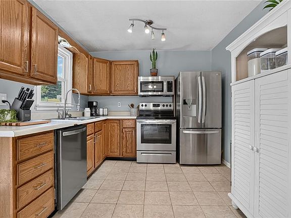 5th image of 7031 Edith Ave