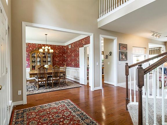 5th image of 7624 England Dr