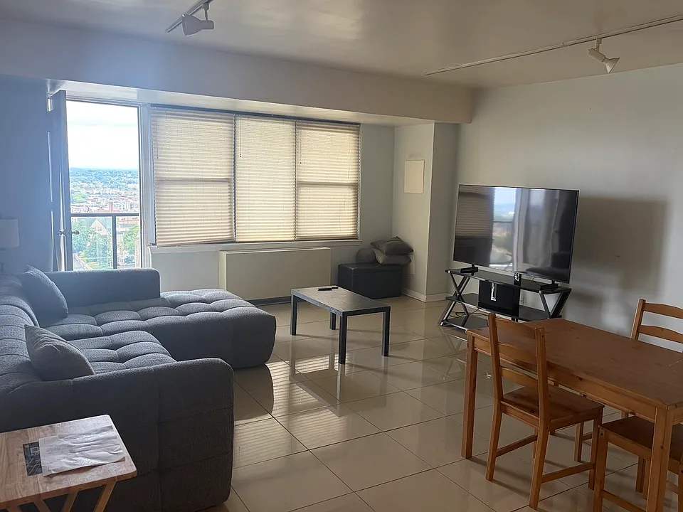 285 Aycrigg Ave #22D