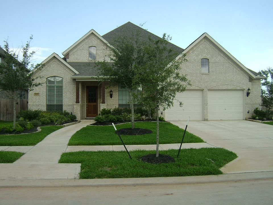 Custom built 4 side brick home with covered patio. Front porch has coach light