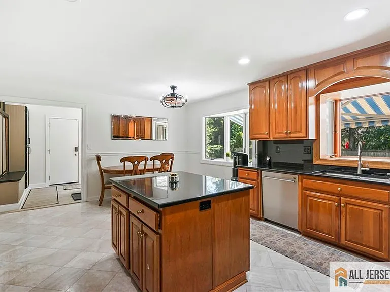 16 Phyllis Pl — Photo 14