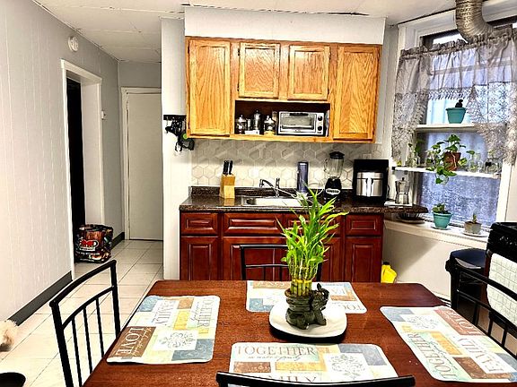 5th image of 183 Baldwin Ave #3