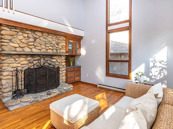 5th image of 48 Puritan Dr