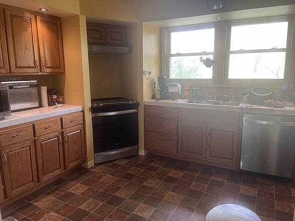5th image of 2222 Valley View Rd