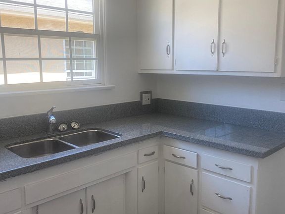 2nd image of 15513 Victory Blvd #B