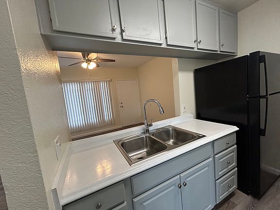 5th image of 4050 Marlborough Ave APT 9