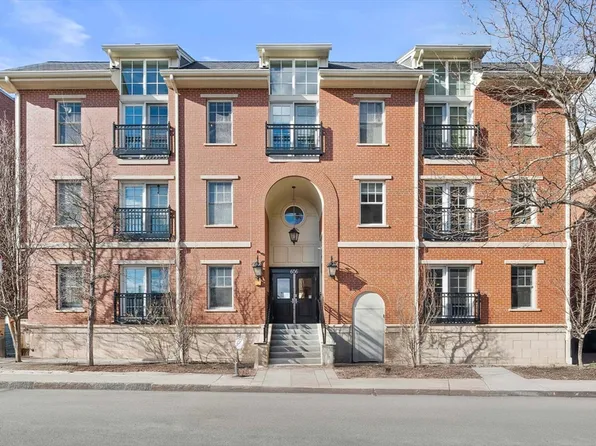 606 E 4th St Unit 205, South Boston, MA 02127