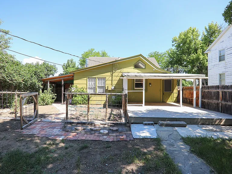 740 W Burkitt St — Photo 7