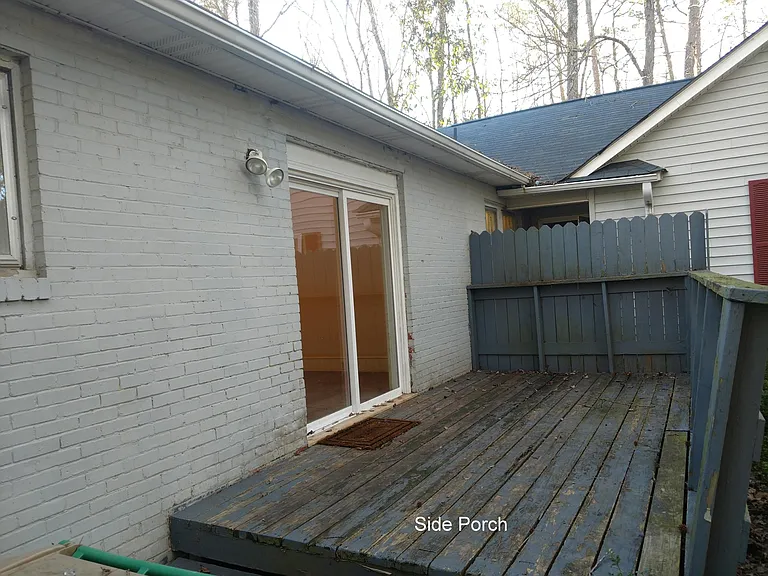 212 Dianne St — Photo 2