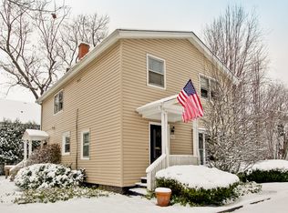 985 Maplewood Rd, Lake Forest, IL 60045