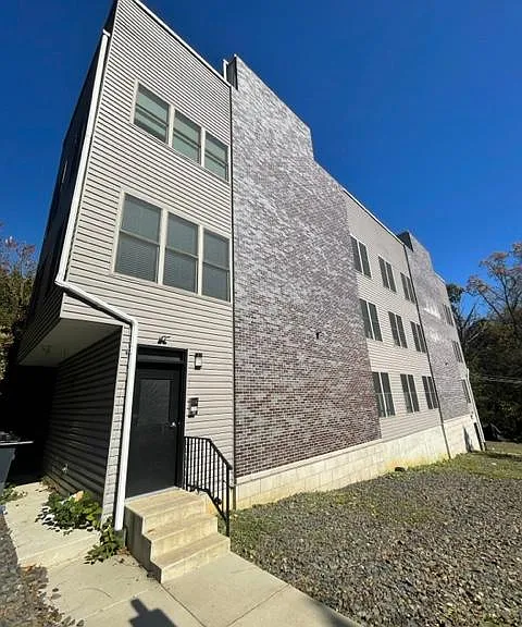 641 Green Ln #6 — Photo 2