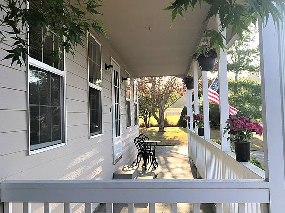 4th image of 241 Sparks Dr