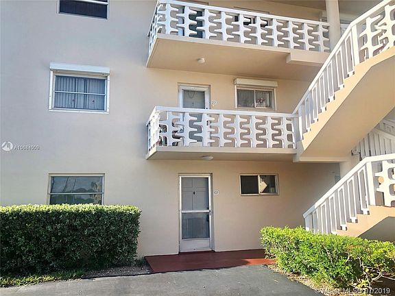 3rd image of 2721 Garden Dr N APT 101