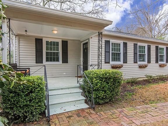 4th image of 2206 Clairmont Ter