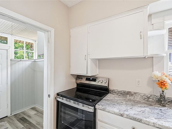5th image of 462-462.5 Stanton Ave