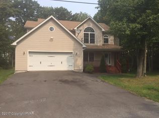 301 Coach Rd, Tobyhanna, PA 18466