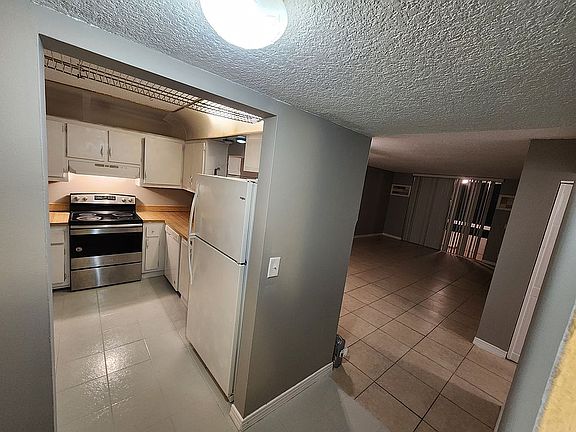5th image of 2830 Somerset Dr APT 117N